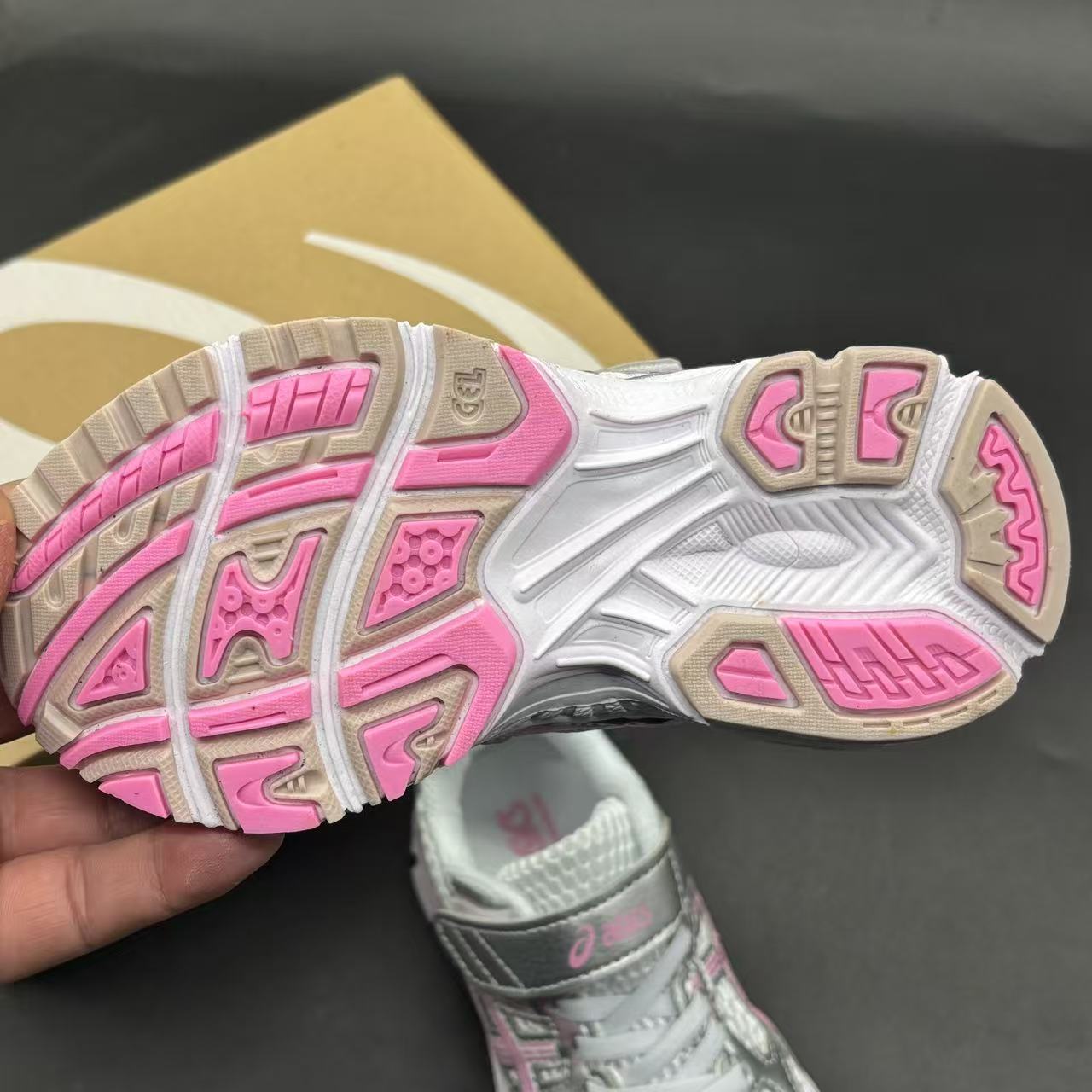 Children's shoes child
